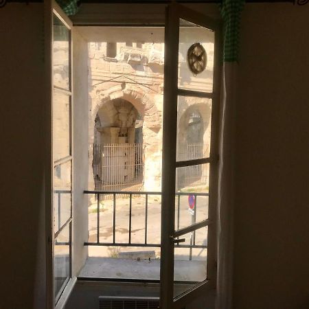 Réveil vue sur les Arènes Appartamento Arles Esterno foto