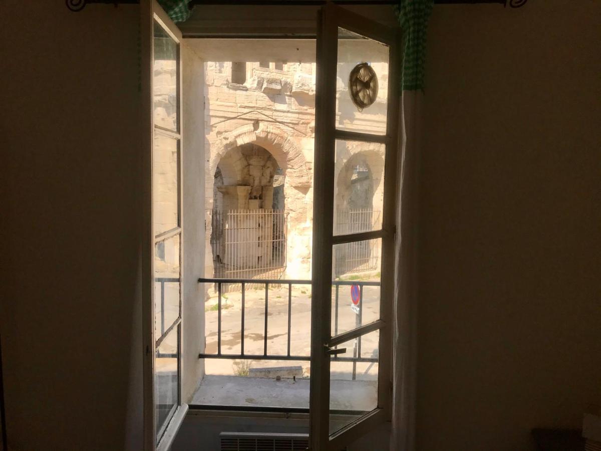 Réveil vue sur les Arènes Appartamento Arles Esterno foto